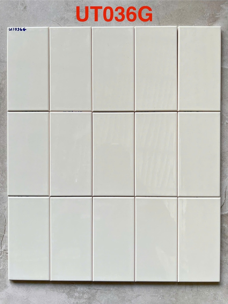Gạch thẻ trang trí xám nhạt bóng phẳng 75x150mm UTO36G
