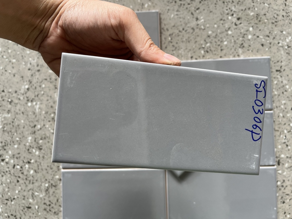 Gạch thẻ xám bóng 75x150mm loại 1 mã SI0306P