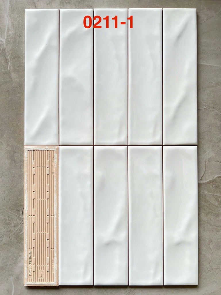 Gạch thẻ 75x300mm trắng bóng lượn mã 0010-2