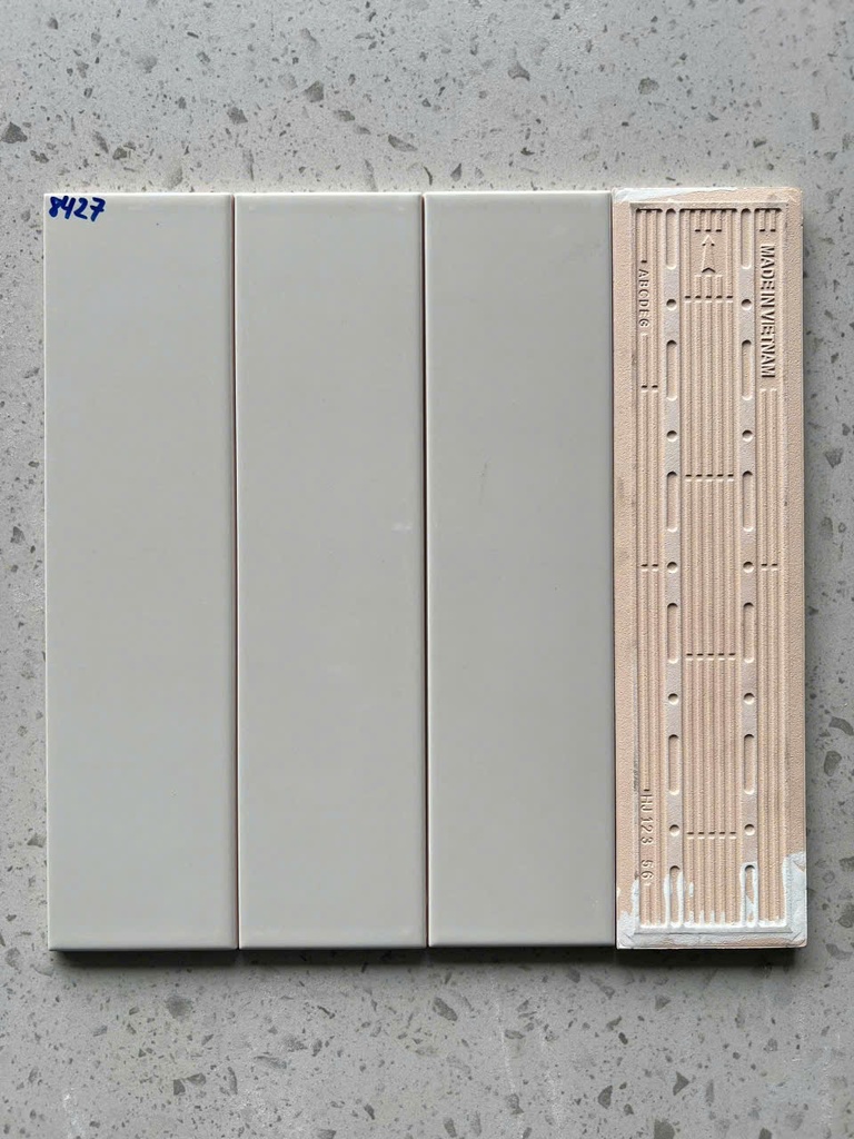Gạch thẻ 75x300mm xám bóng phẳng mã 68427