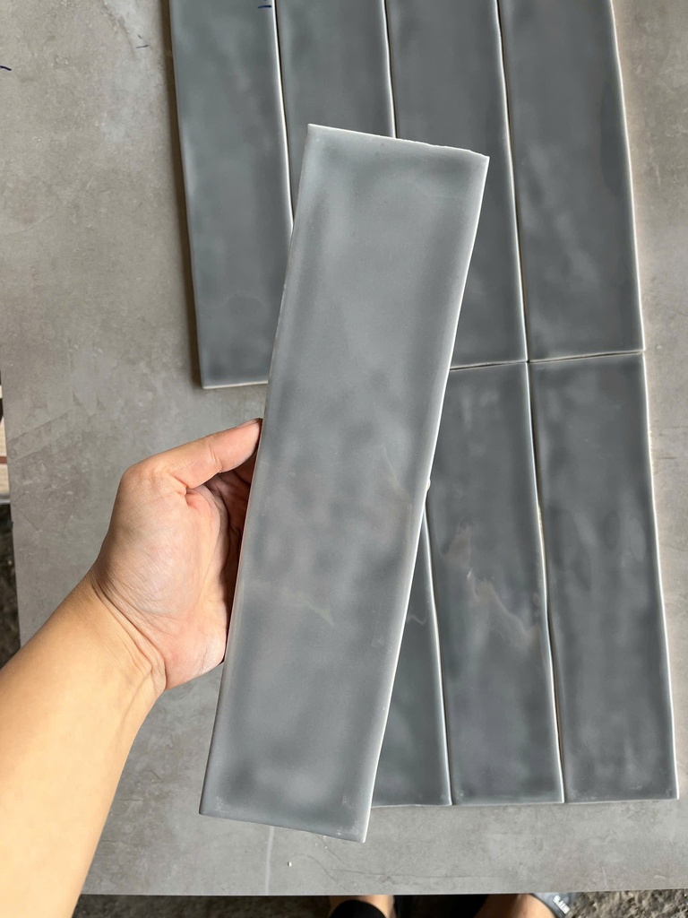 Gạch thẻ 75x300mm xám bóng lượn loại 1 mã 0343-1
